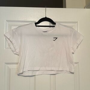 GYMSHARK Pre-Workout Graphic Crop Tee